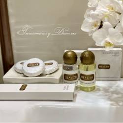 Косметичний набір VK4/2 в коробочці з логотипом на круглому стікері VK4/2S-1LW HSG