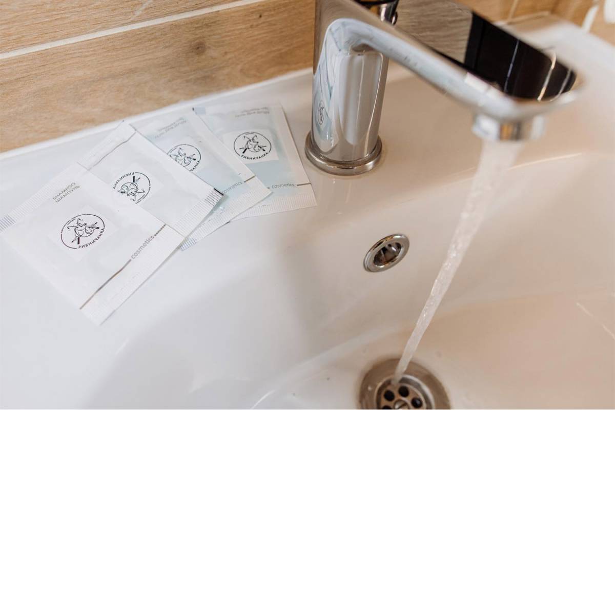 Гель для душа 10 мл с логотипом заказчика на...