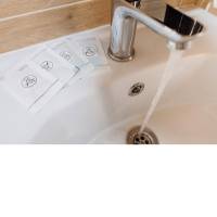 Гель для душу 10 мл з логотипом замовника на круглій паперовій етикетці