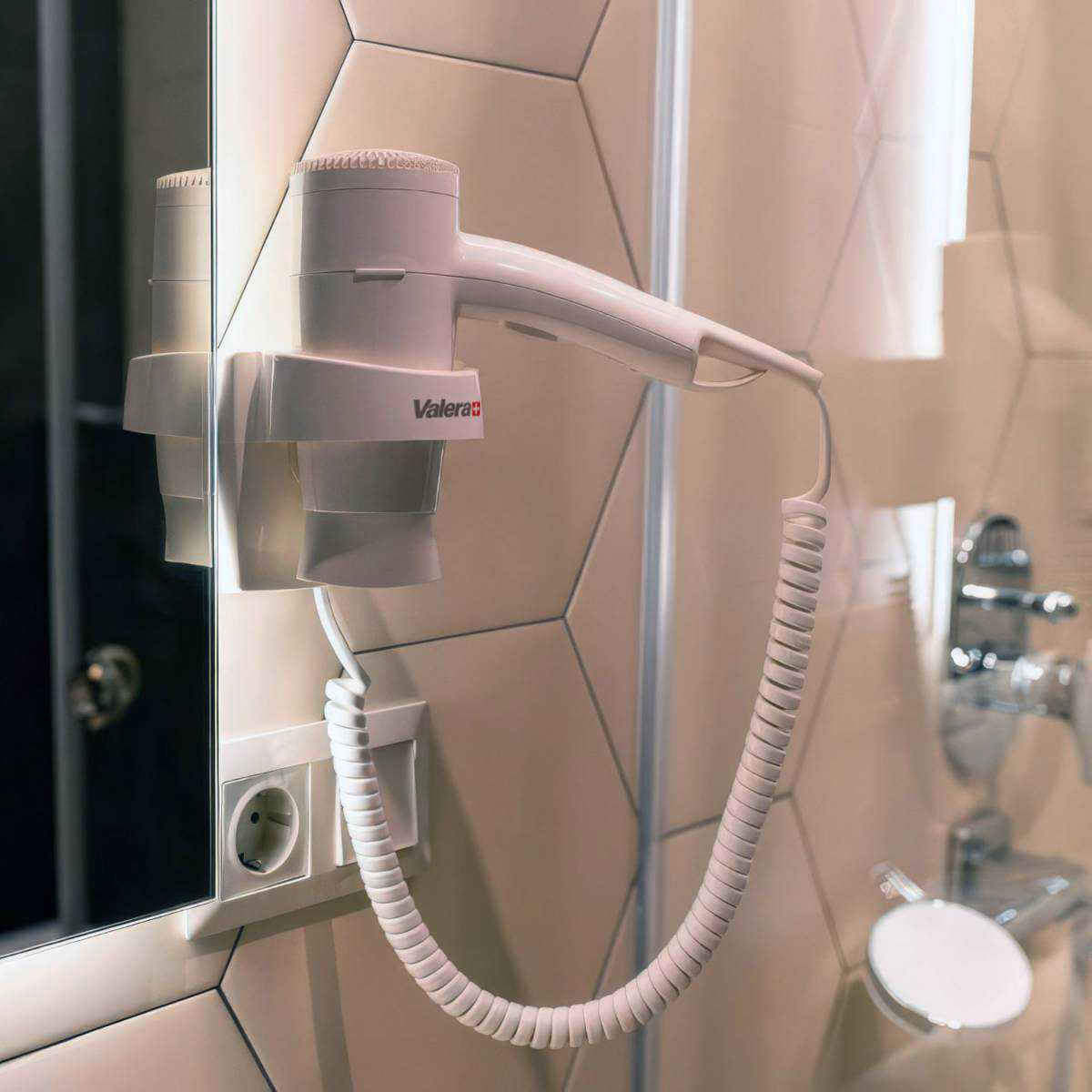 Valera Premium 1600 фен настенный для гостиниц 533.06/038A Valera