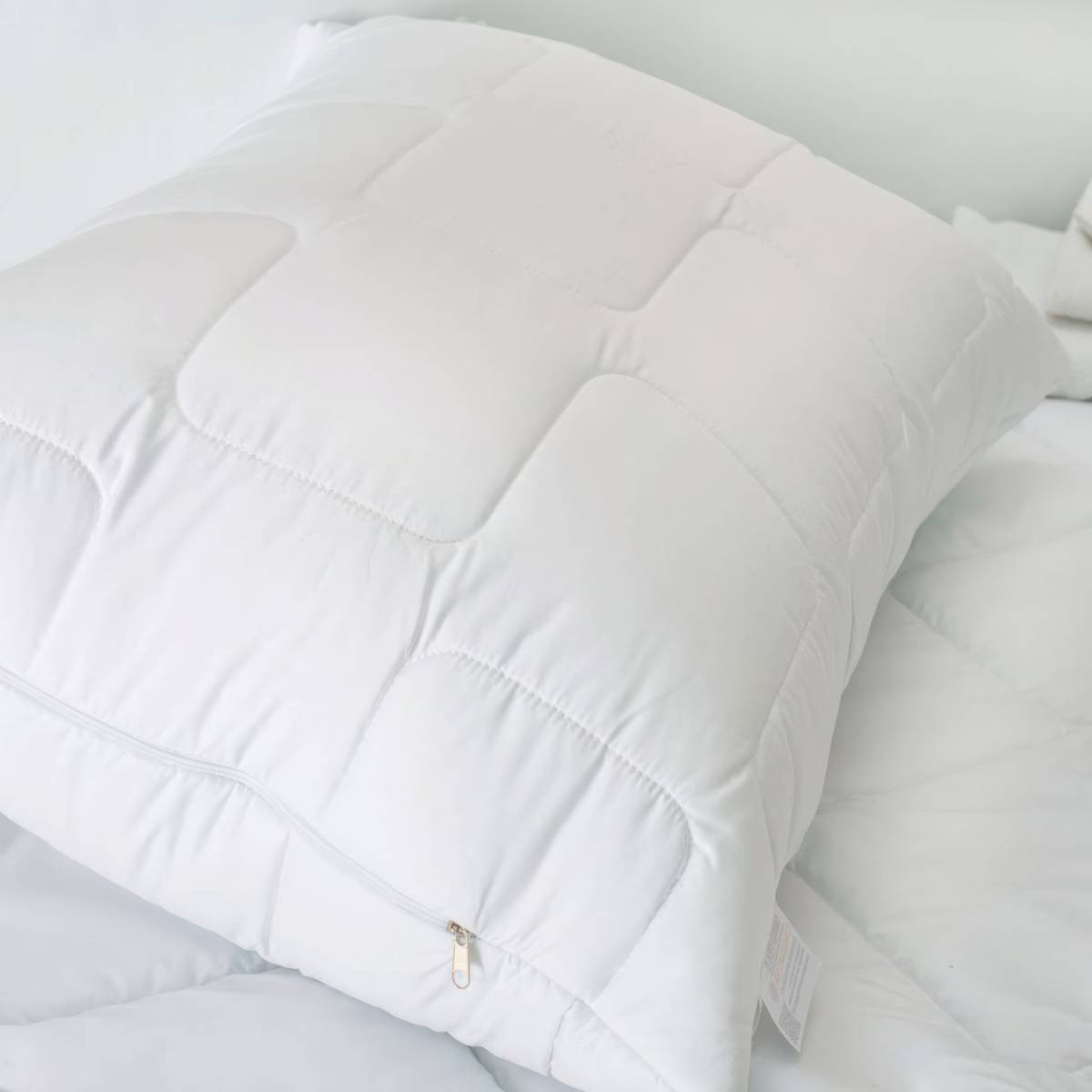 Подушка Hotel & Spa Classic Soft з чохлом на блискавці 8-3112х HSG