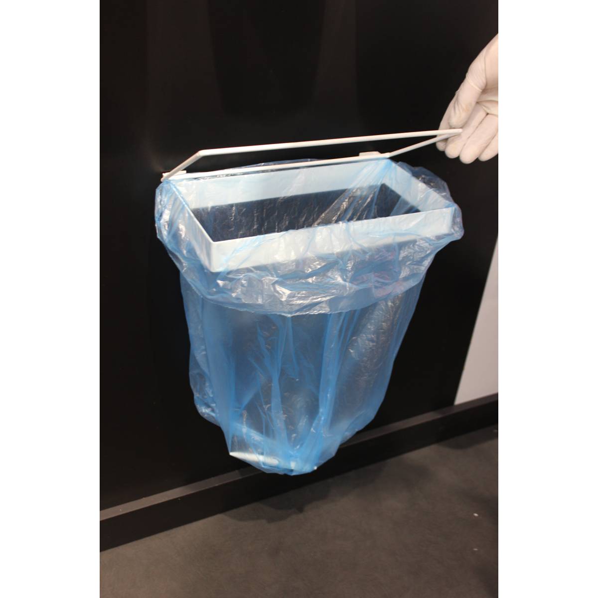 Держатель пакетов для мусора настенный