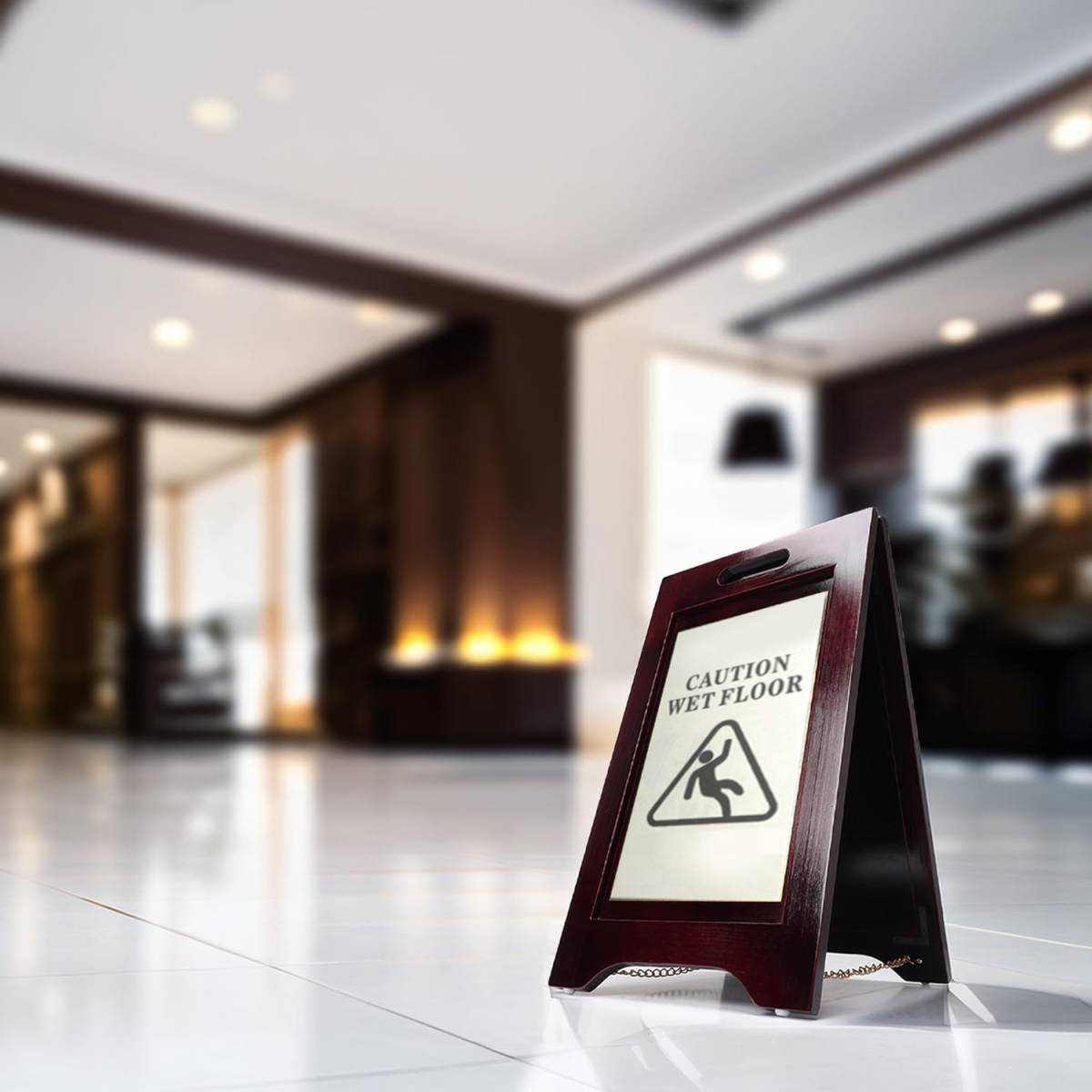 Табличка "Caution Wet Floor", каучуковое дерево