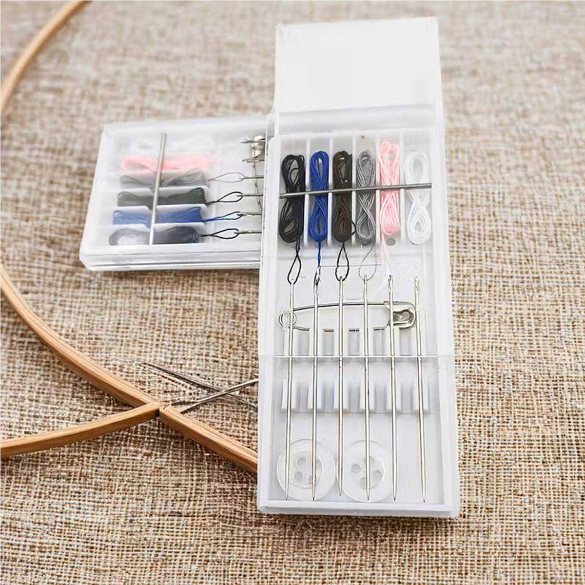 Швейный набор в пластиковом боксе SK15 HSG